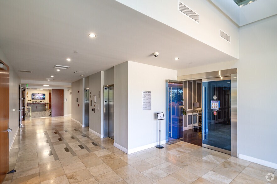 More Photos Of 400 E Rincon St, Corona Office For Sale