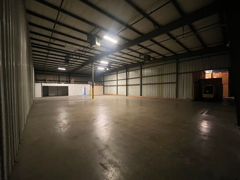 More Photos Of 32 Scotland Blvd, Bridgewater Manufacturing For Lease