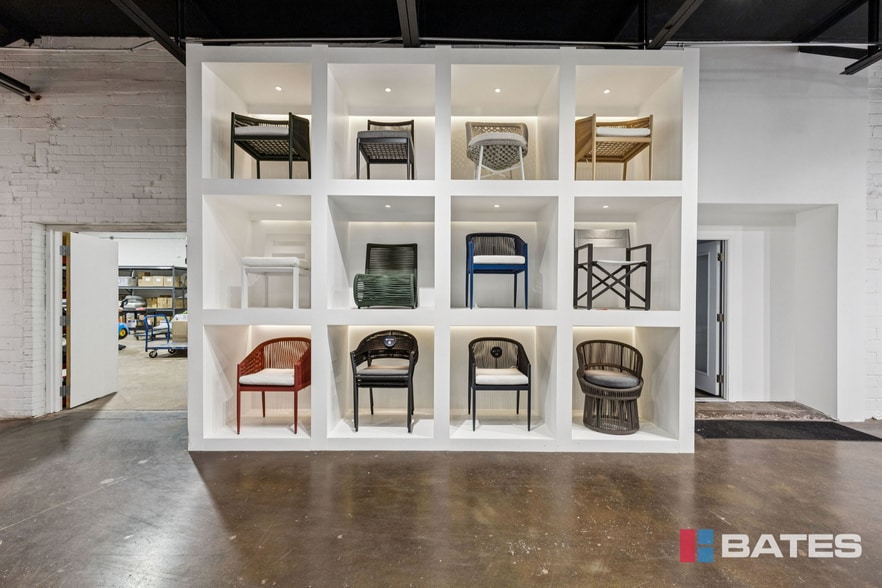 More Photos Of 1839 E Levee St, Dallas Light Distribution For Sale