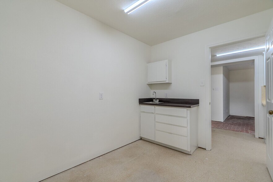 More Photos Of 4527 Stonewall St, Greenville Medical For Sale