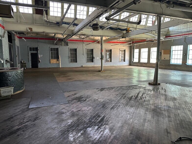 More Photos Of 10 Bartlett St, Allenstown Light Manufacturing For Lease