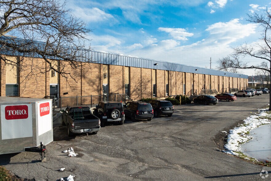 Primary Photo Of 1560-1590 Fenpark Dr, Fenton Distribution For Lease