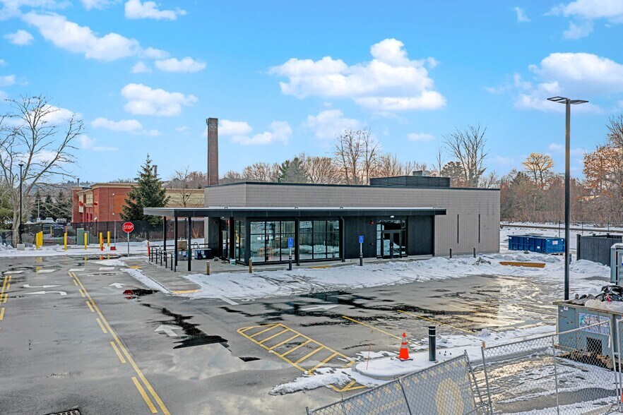 More Photos Of 830 Main St, Clinton Fast Food For Sale