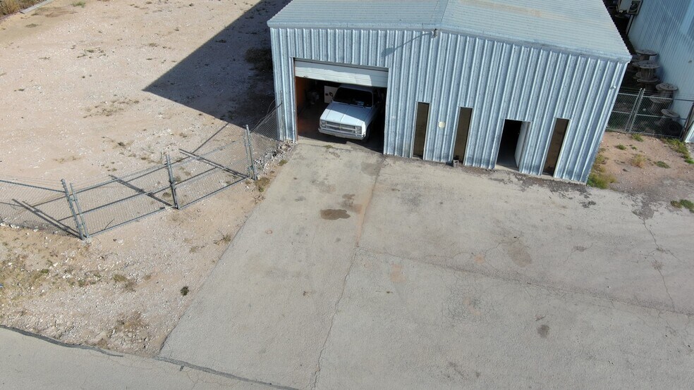 More Photos Of 1609 E Taylor Ave, Midland Warehouse For Lease