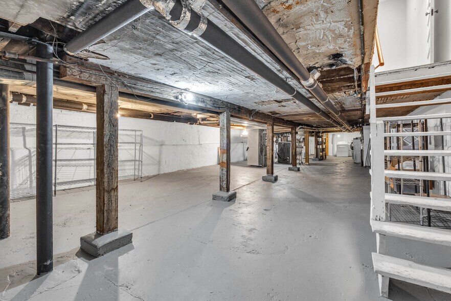 More Photos Of 3307 W Irving Park Rd, Chicago Office Residential For Sale
