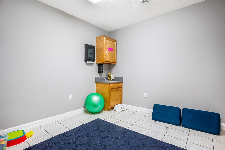 More Photos Of 217-219 Station St, Jacksonville Medical For Lease