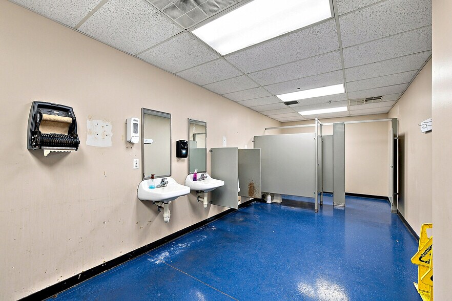 More Photos Of 44567 Morley Dr, Clinton Township Warehouse For Sale