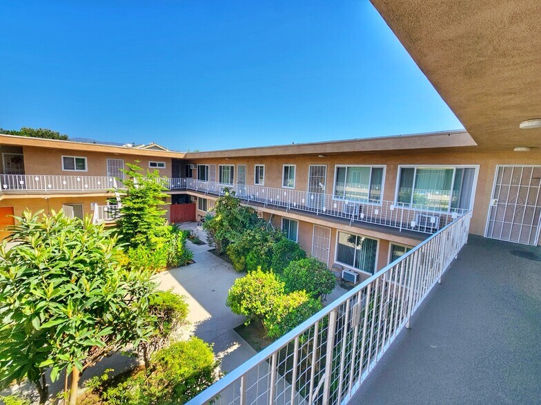 More Photos Of 627 E Palmer Ave, Glendale Apartments For Sale