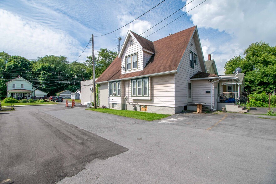 More Photos Of 301 E North St, Geneva Apartments For Sale