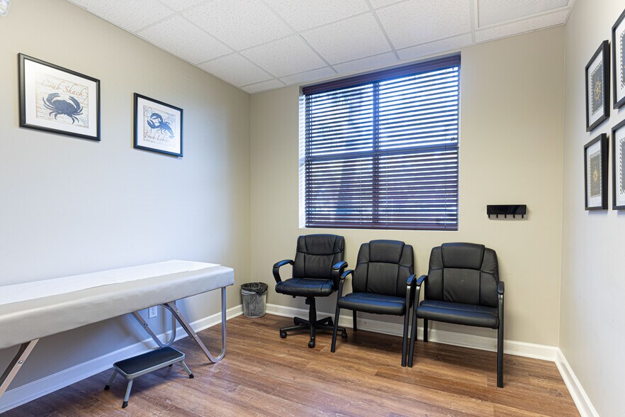 More Photos Of 12959 Palms West Dr, Loxahatchee Medical For Sale