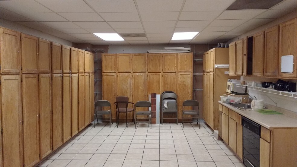 More Photos Of 3700-3708 N Woodlawn Blvd, Wichita Storefront Retail Office For Lease