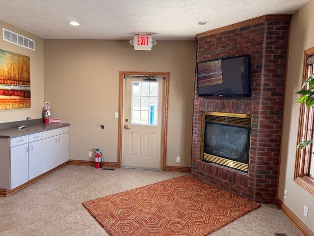 More Photos Of 305 Main St, Firth Bank For Sale