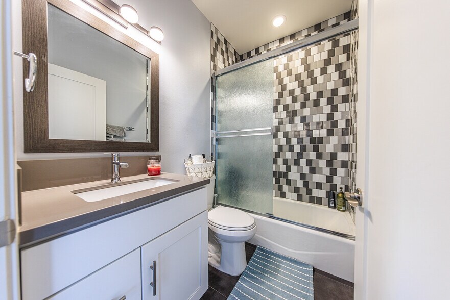 More Photos Of 5743 Case Ave, North Hollywood Apartments For Sale