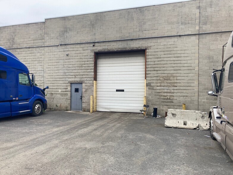 More Photos Of 4 Beakes St, Ewing Warehouse For Lease
