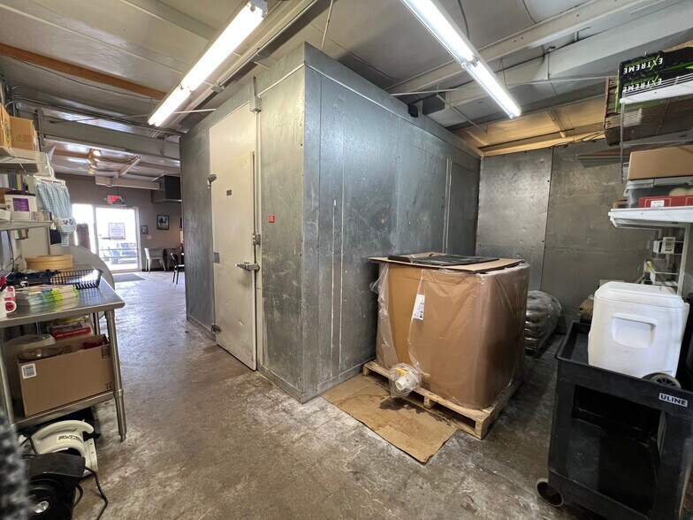 More Photos Of 6895 Paoli Rd, Belleville Restaurant For Lease