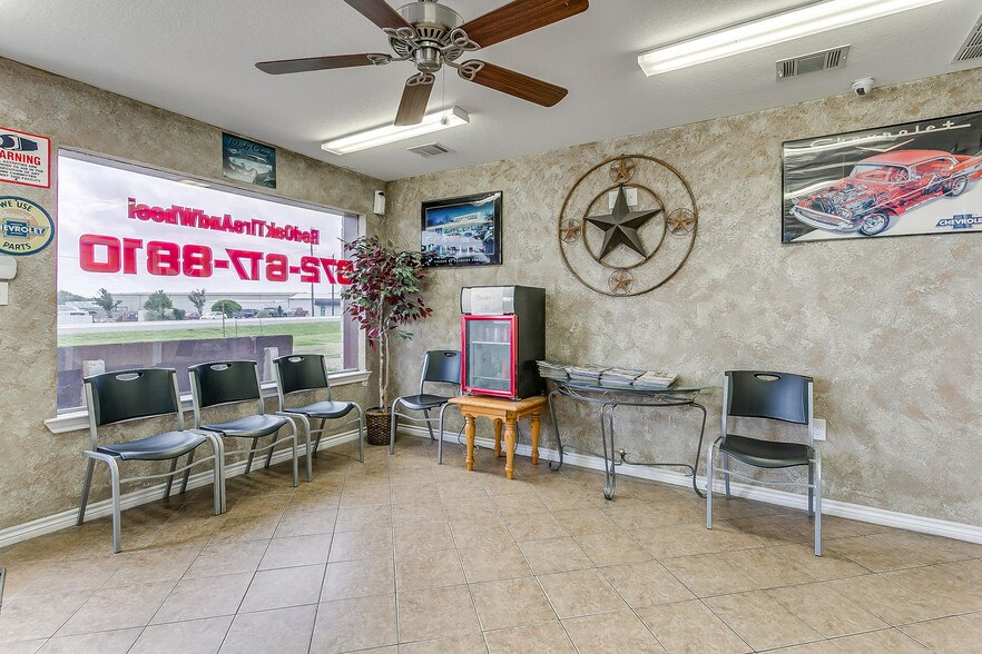 More Photos Of 501 N State Highway 342, Red Oak Auto Repair For Sale