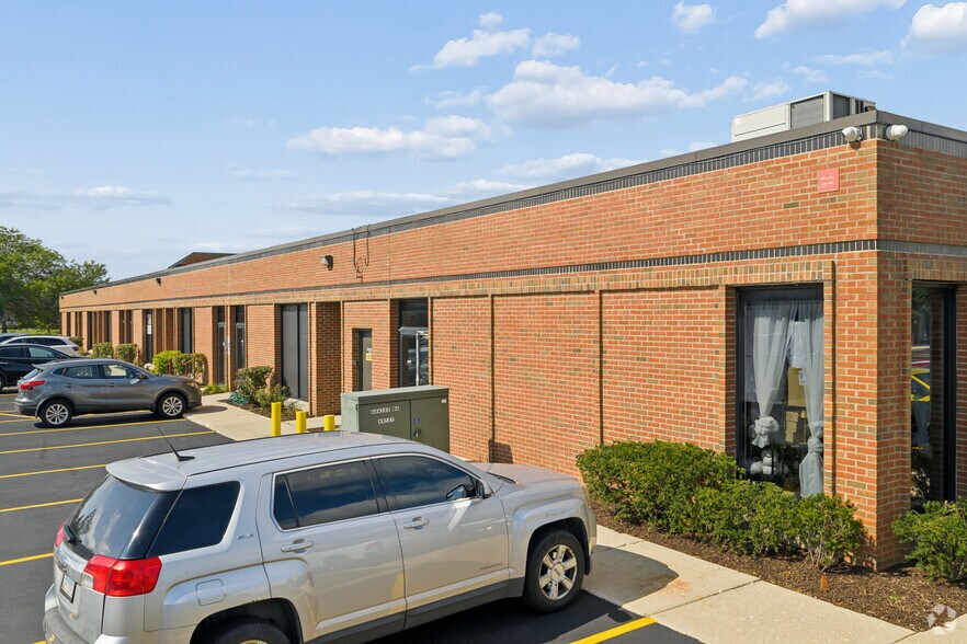 More Photos Of 1200-1258 Remington Rd, Schaumburg Light Distribution For Lease