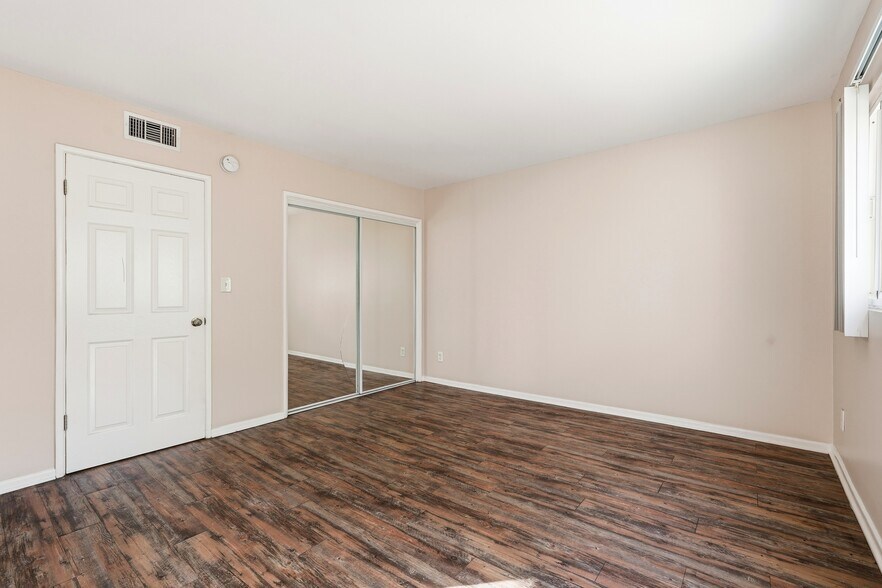 More Photos Of 425 E Tamarack Ave, Inglewood Apartments For Sale