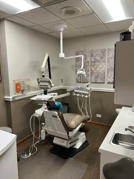 More Photos Of 535 S York Rd, Bensenville Flex For Sale