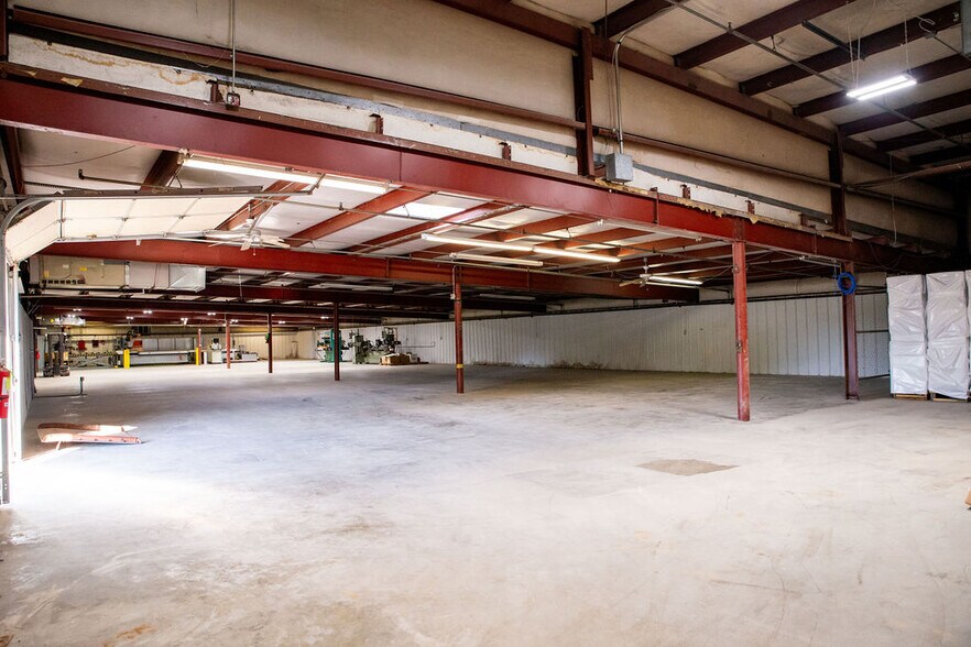 More Photos Of 1630 N Eldon Ave, Springfield Unknown For Lease