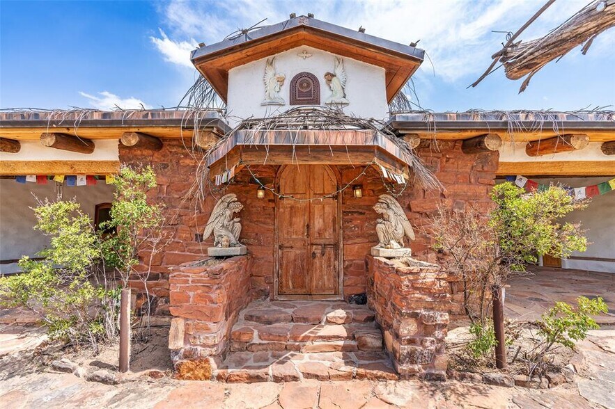 More Photos Of 18 Destierro Trail, Santa Fe Lodge Meeting Hall For Sale