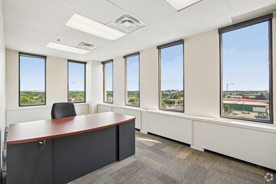 More Photos Of 100 Boul Alexis-Nihon, Montréal Office For Lease