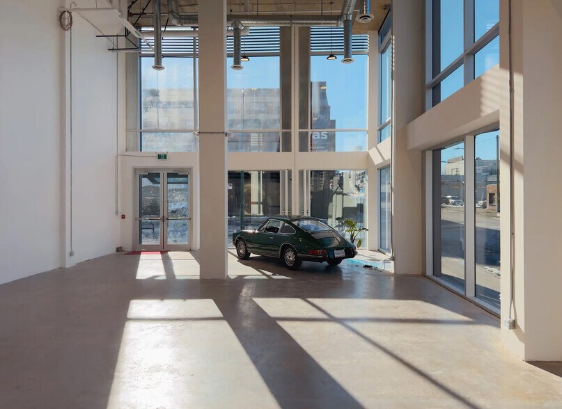 More Photos Of 107 3rd Av E, Vancouver Office For Lease