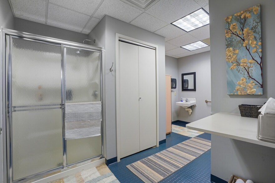 More Photos Of 10 E Willow St, Millburn Office For Lease