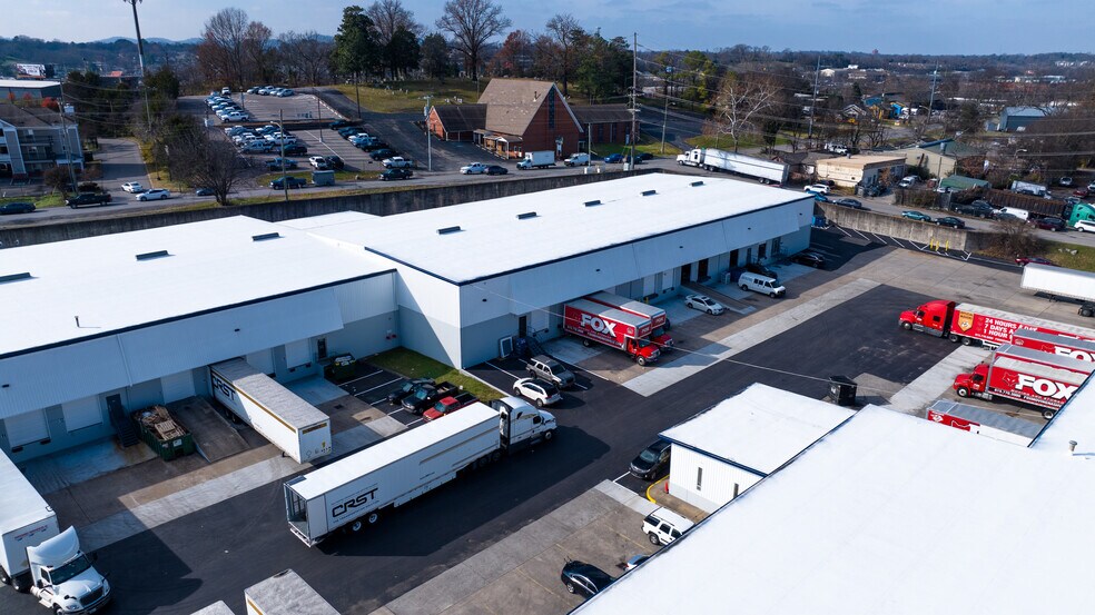 More Photos Of 5006-5050 Harding Pl, Nashville Unknown For Lease