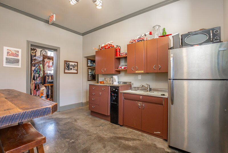 More Photos Of 1220 Gallatin Ave, Nashville Storefront Retail Office For Sale