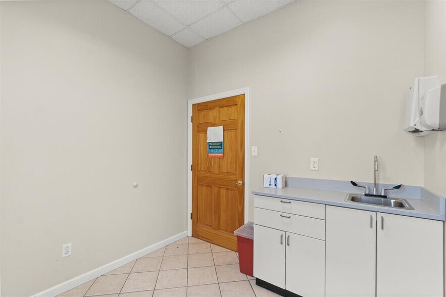 More Photos Of 391 Kennedy Blvd, Bayonne Medical For Sale