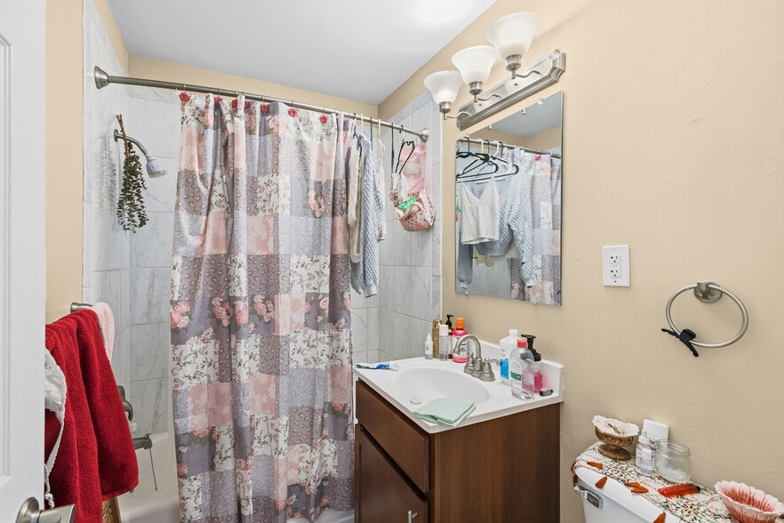 More Photos Of 2633 Division St N, North Saint Paul Apartments For Sale