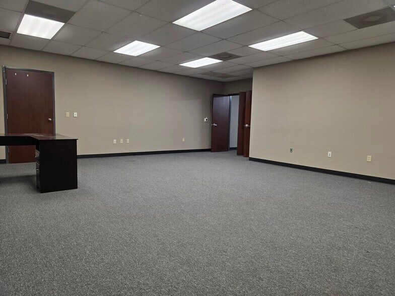 More Photos Of 912 15th St, Huntsville Office For Lease