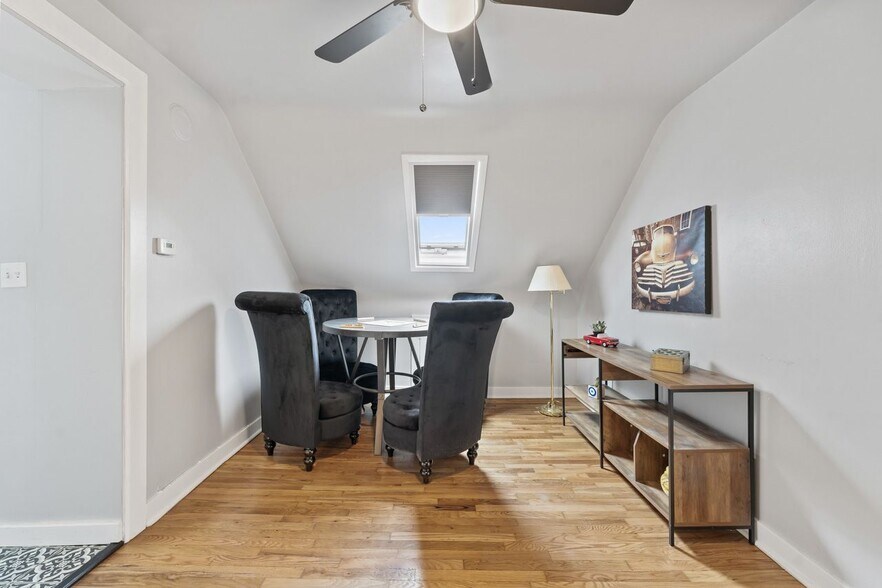 More Photos Of 310 W Irving Park Rd, Wood Dale General Retail For Sale