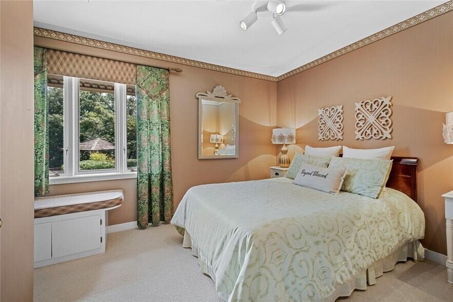 More Photos Of 1051 Peterson Dr, Decatur Specialty For Sale