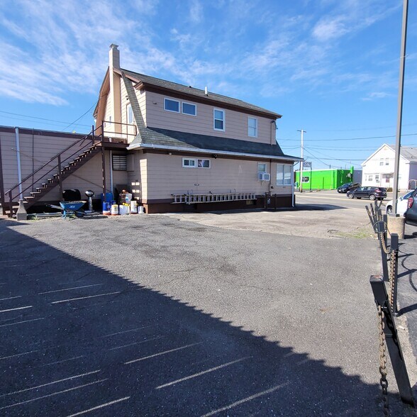 More Photos Of 1074 Washington St, Attleboro Storefront Retail Residential For Sale