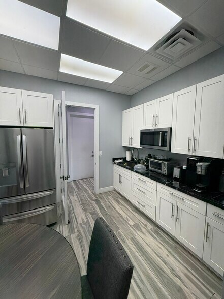 More Photos Of 1391 Sawgrass Corporate Pky, Sunrise Office For Sale