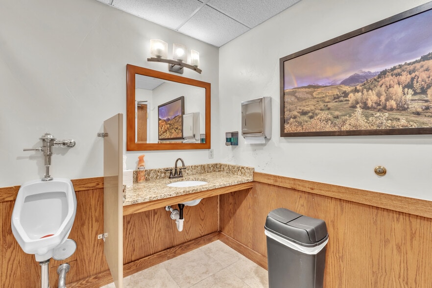 More Photos Of 26-28 S Tejon St, Colorado Springs Restaurant For Lease