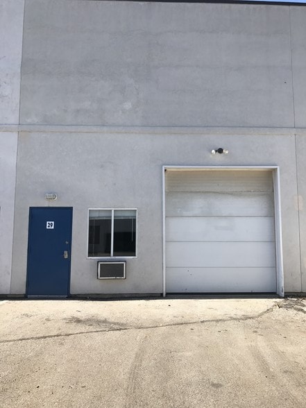 More Photos Of 130 Lenox Ave, Stamford Warehouse For Sale