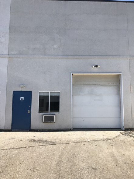 More Photos Of 130 Lenox Ave, Stamford Warehouse For Sale