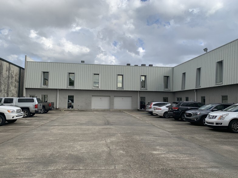 More Photos Of 1005 W Harimaw Ct, Metairie Office For Sale