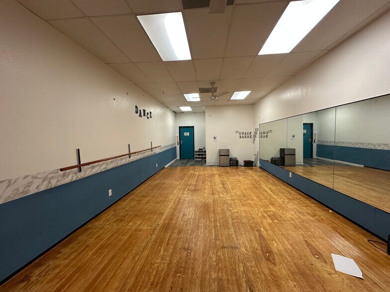 More Photos Of 4351-4485 Phelan Rd, Phelan Unknown For Lease
