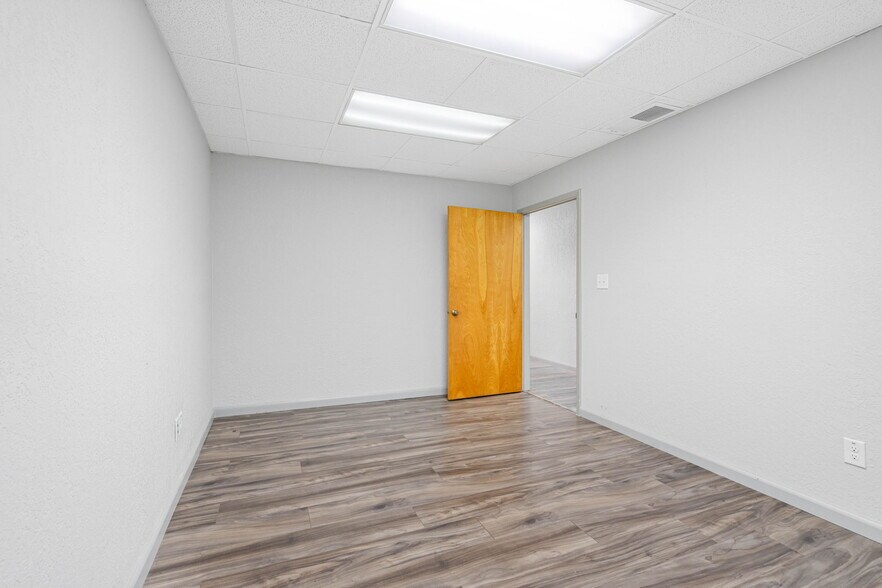 More Photos Of 2812 N 34th St, Tampa Office For Lease