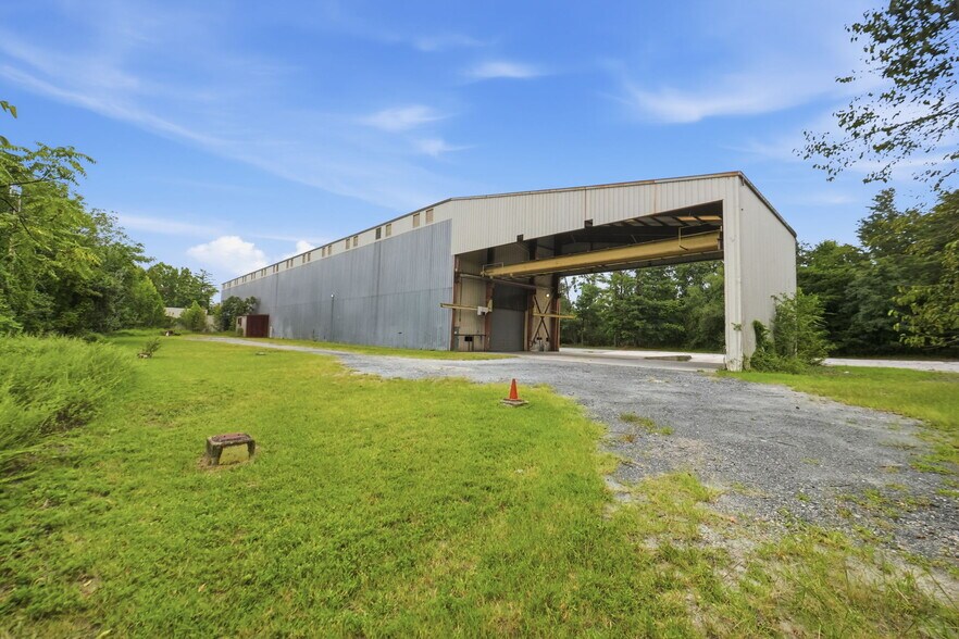 More Photos Of 521 Digiulian Blvd, Glen Burnie Warehouse For Lease
