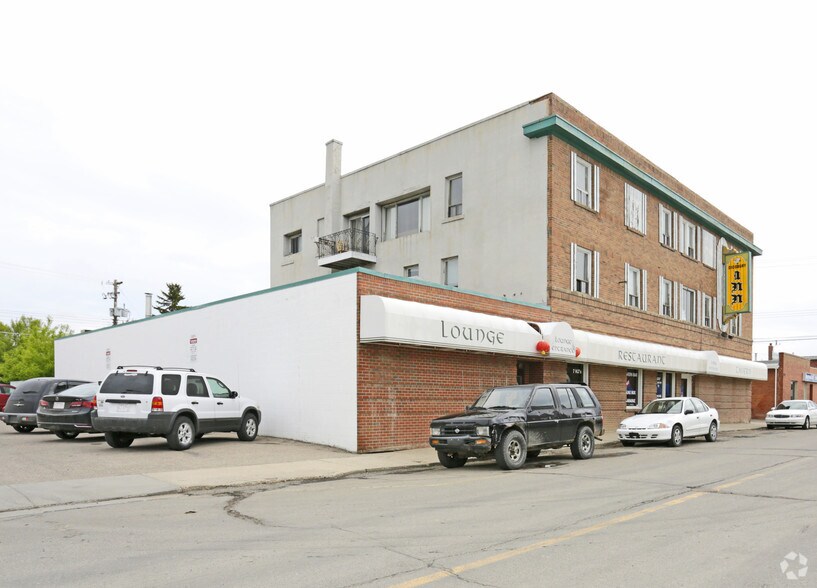 More Photos Of 2014 19th Ave, Didsbury Hotel For Lease