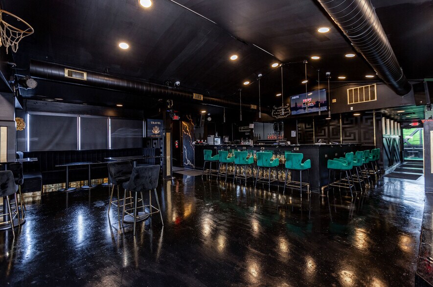 More Photos Of 8021 Hamilton Ave, Cincinnati General Retail For Sale