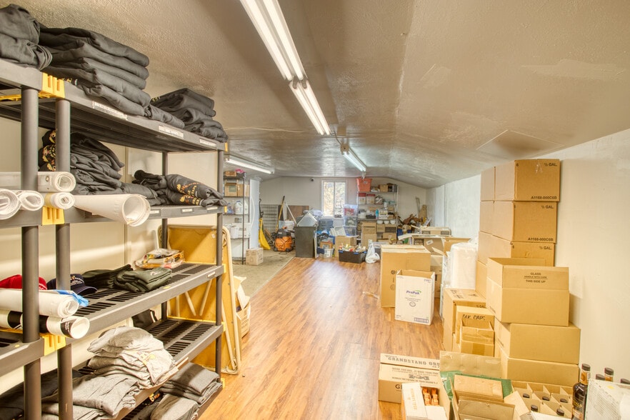 More Photos Of 4207 W White Mountain Blvd, Lakeside Restaurant For Sale