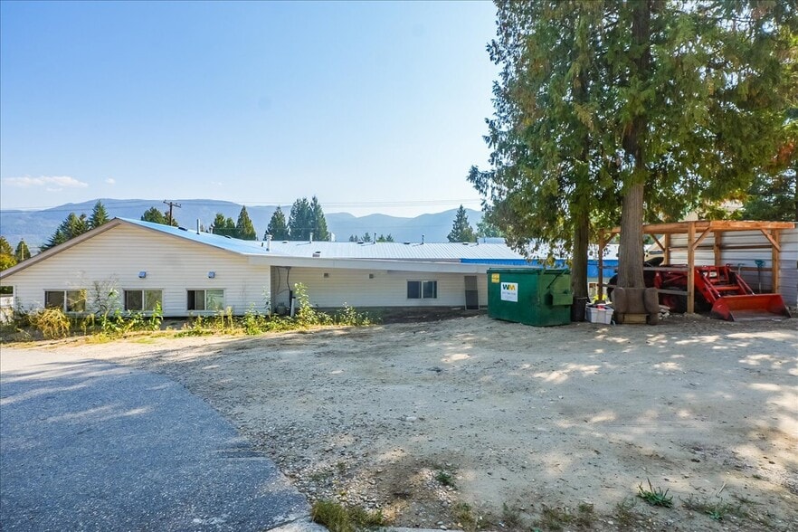 More Photos Of 2100 Cres Crestview, Castlegar Hotel For Sale
