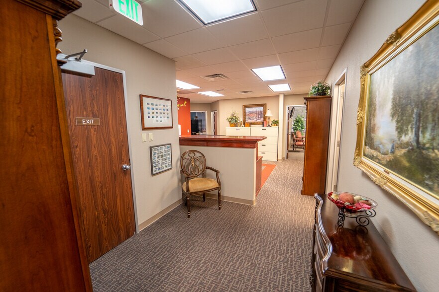 More Photos Of 115 Medical Dr, Victoria Medical For Sale