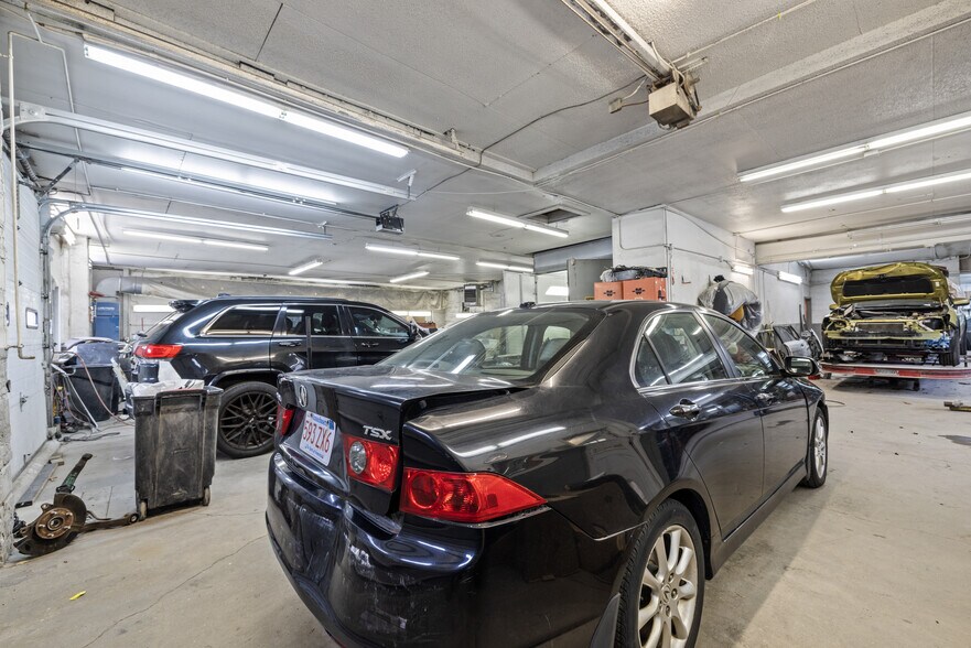 More Photos Of 20 Woodland St, Methuen Auto Repair For Sale